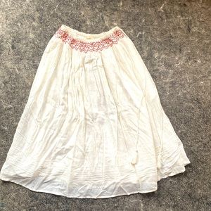 Breezy M.A.B.E. Embroidered Peasant skirt, s